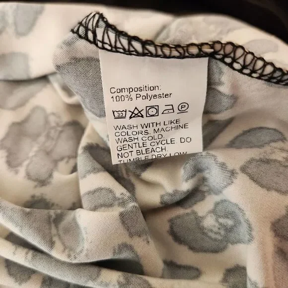 Shein Pullover Top Women's Animal Print Tan Black Sequin Lips - Picture 8 of 8